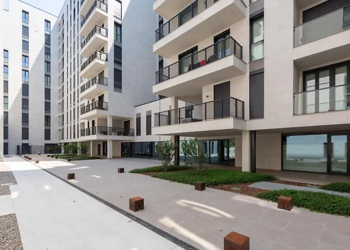 Easytopstay - Cozy Flat With Parking